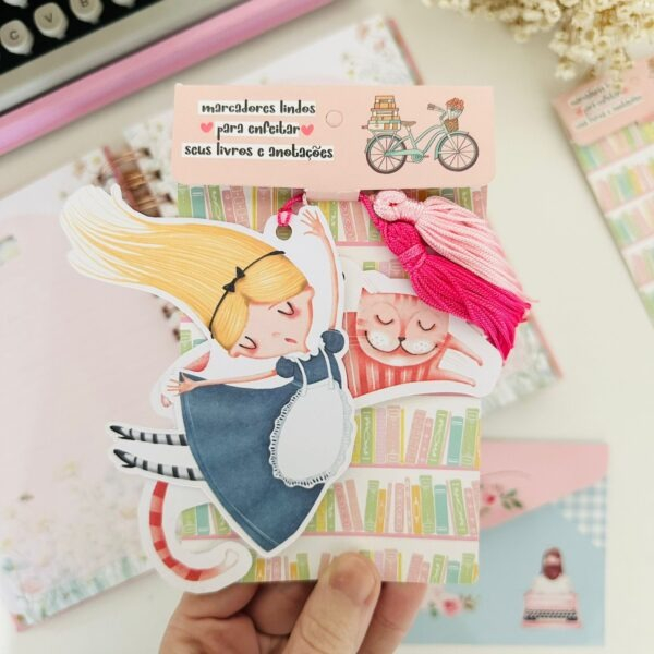 Kit com 2 Marcadores de Livro Alice no Pais das Maravilhas
